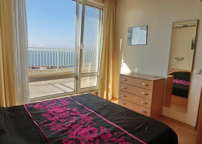 Апартамент Panoramic Sea View Crown, Pools And Beach, *